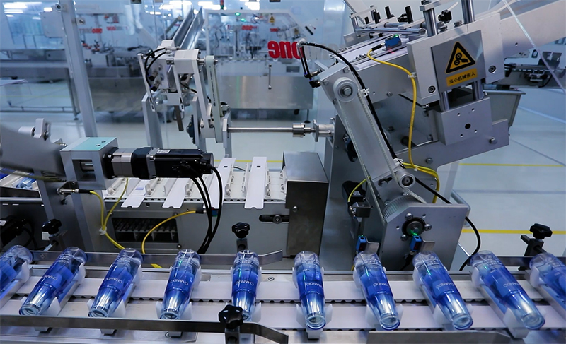 物流受阻原料瓶頸凸顯，化妝品與服裝企業迎來多重挑戰